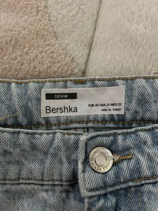 Pantalones cortos vaqueros Bershka desgastados