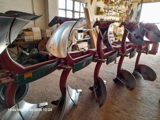 Arado pentasurco anchura variable Llamar 606693389