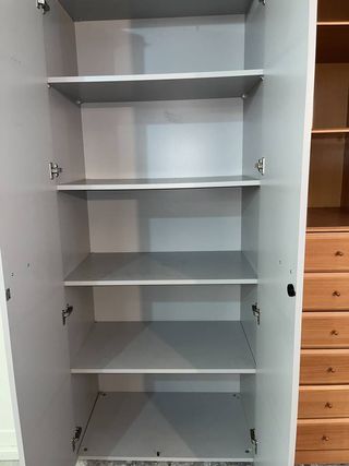 ARMARIO CON BALDAS