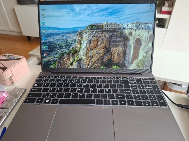 Portátil 15.6" con Office 2024 y Win 11