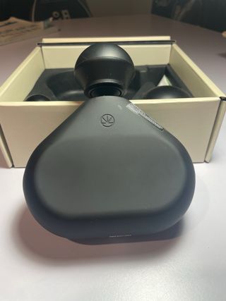 Pistola de masajes Therabody.