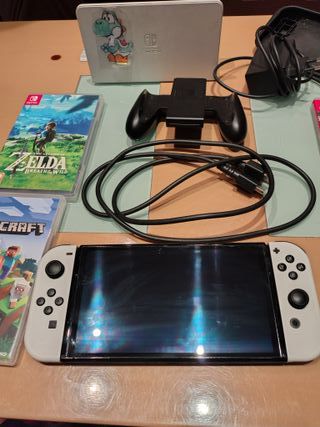 Nintendo Switch + 4 Giochi