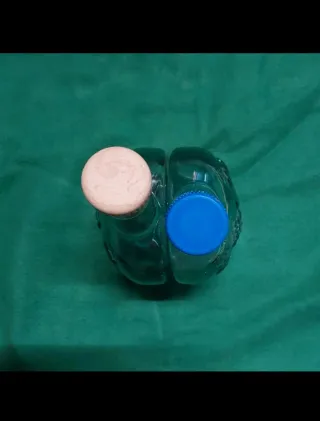 2 bottigliette in vetro blu