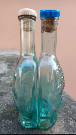 2 bottigliette in vetro blu