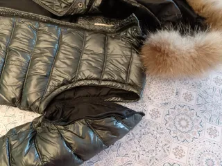 Piumino corto Sud Express nero con cappuccio