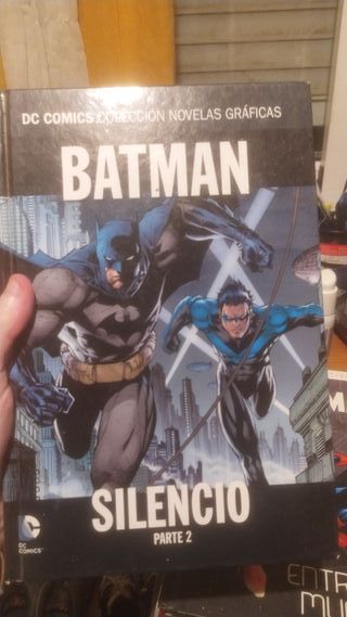 3 libros Batman coleccionismo y 1 de Superman