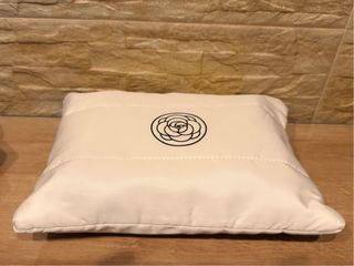 Neceser blanco con flor