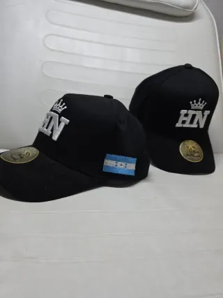 Gorras HN Negras con Bandera de Honduras