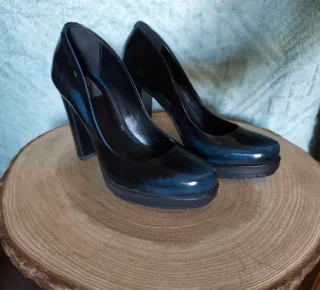 Zapatos de tacón Calvin Klein negros y azules