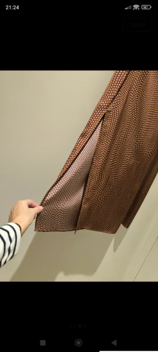 Falda midi Stradivarius estampado lunares