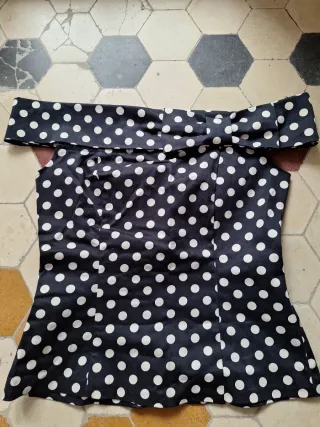 Top lunares escote Bardot