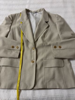 Conjunto Chaqueta y Falda Beige