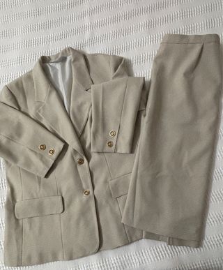 Conjunto Chaqueta y Falda Beige