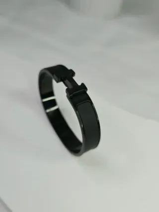 Bracciale rigido stile "H" smaltato nero