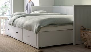 Diván Cama Hemnes Ikea Blanco con  dos colchones.