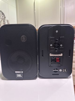 Altavoces JBL Control ONE Negros
