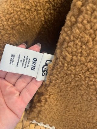 Bufanda UGG de borrego color camel