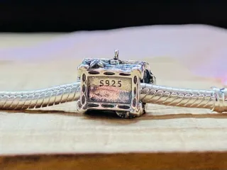 Charm | Cofre del Tesoro