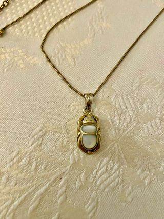 Collar con colgante escarabajo plata y piedra luna