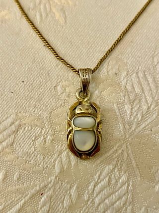 Collar con colgante escarabajo plata y piedra luna