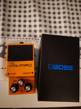 BOSS DS-1 Pedal de Distorsión