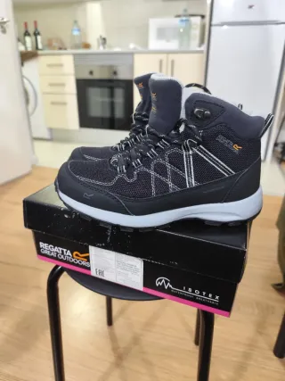 Botas Regatta Waterproof Negro/Blanco