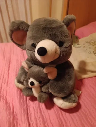 Peluche mamá y bebé ratón gris