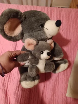 Peluche mamá y bebé ratón gris