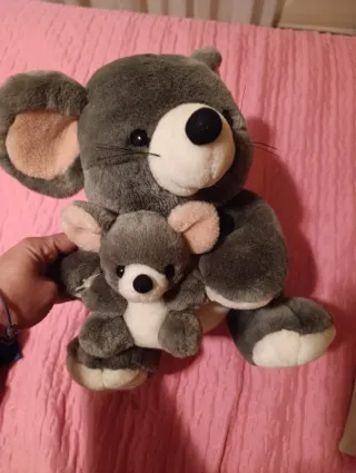 Peluche mamá y bebé ratón gris