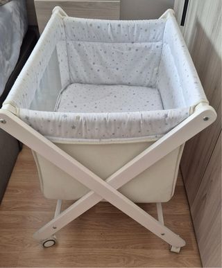 Mini cuna con estampado de estrellas