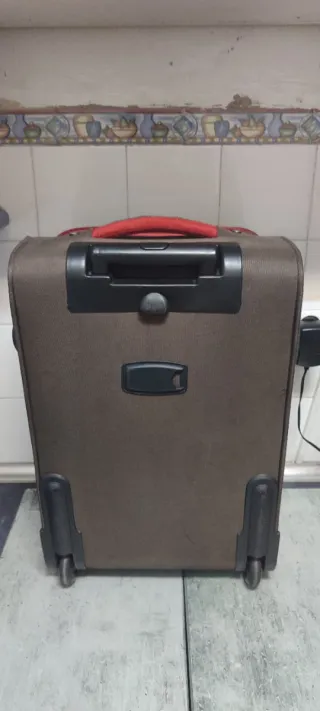 Maleta pequeña marca Orali