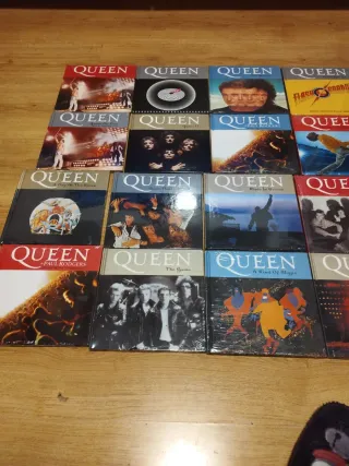 Colección Discografía Queen Libro Tapa Dura + CD