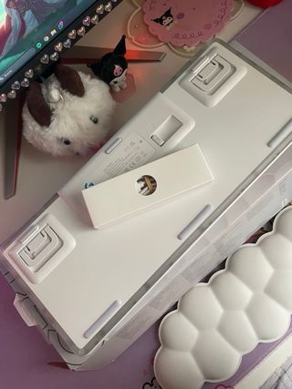 Teclado Logitech Blanco y Rosa