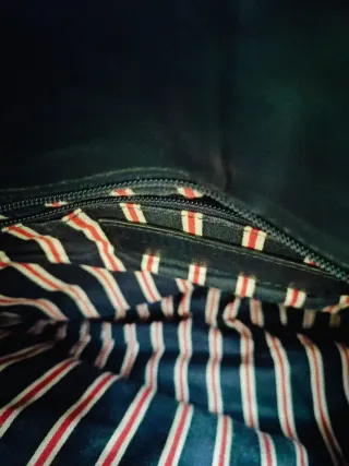 Bolso piel acolchado azul marino con cadena