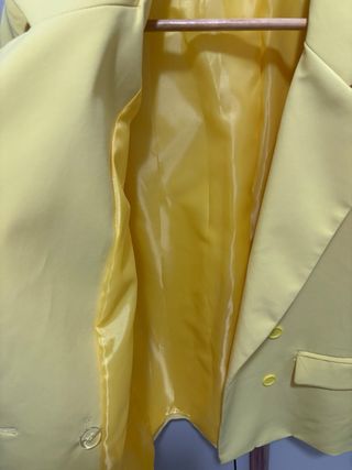 Giacca gialla con spalline