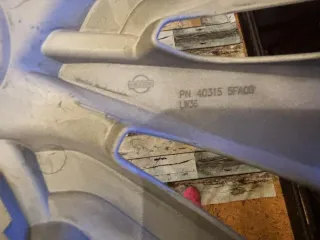 Tapacubos Nissan 16"