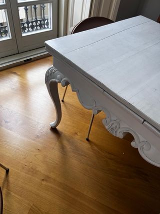 Mesa vintage extensible decapado en blanco