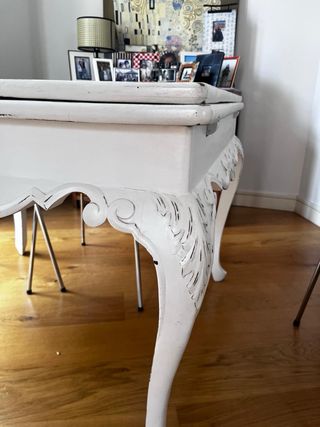 Mesa vintage extensible decapado en blanco