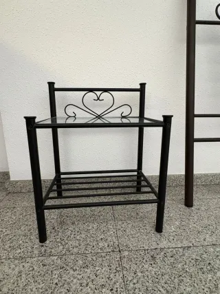 Mueble negro con puerta corredera