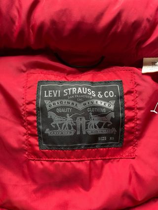 Levi’s Puffer Vest Unisix  Rojo con Pana XS Amplia
