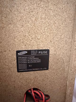 Equipo de música LG y altavoces Samsung