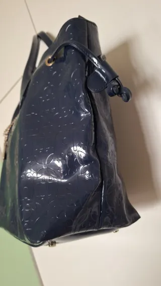 Borsa Liu Jo blu con charm dorato