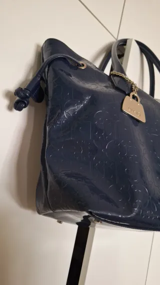 Borsa Liu Jo blu con charm dorato