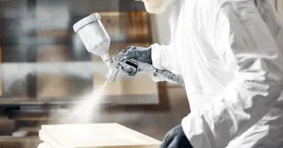 Lacar puertas y muebles