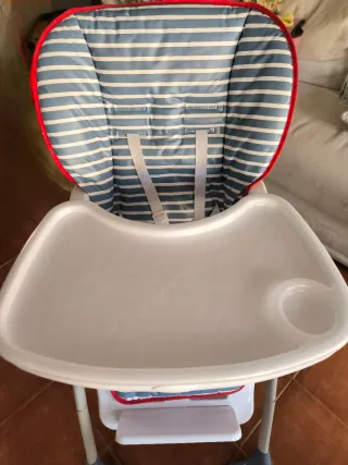 Trona infantil a rayas