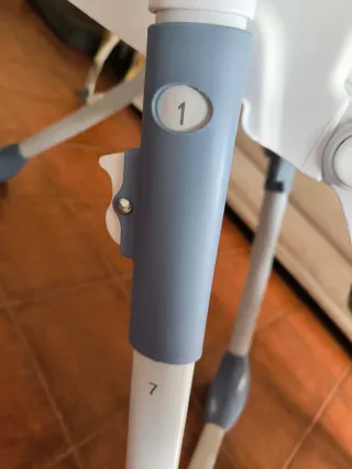 Trona infantil a rayas