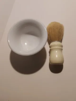 Pennello da barba e ciotola ceramica vintage