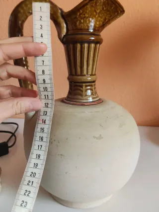 Jarrón de cerámica pintado a mano