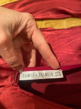 Vestido satén cereza espalda descubierta