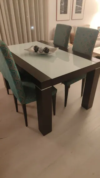 Aparador, mesa comedor extensible y 6 sillas